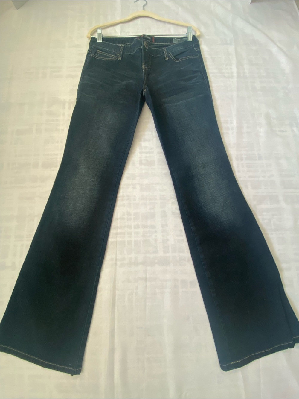 GUESS Dark Wash Low-Rise Flare Jeans – Women’s Size 28 – Y2K